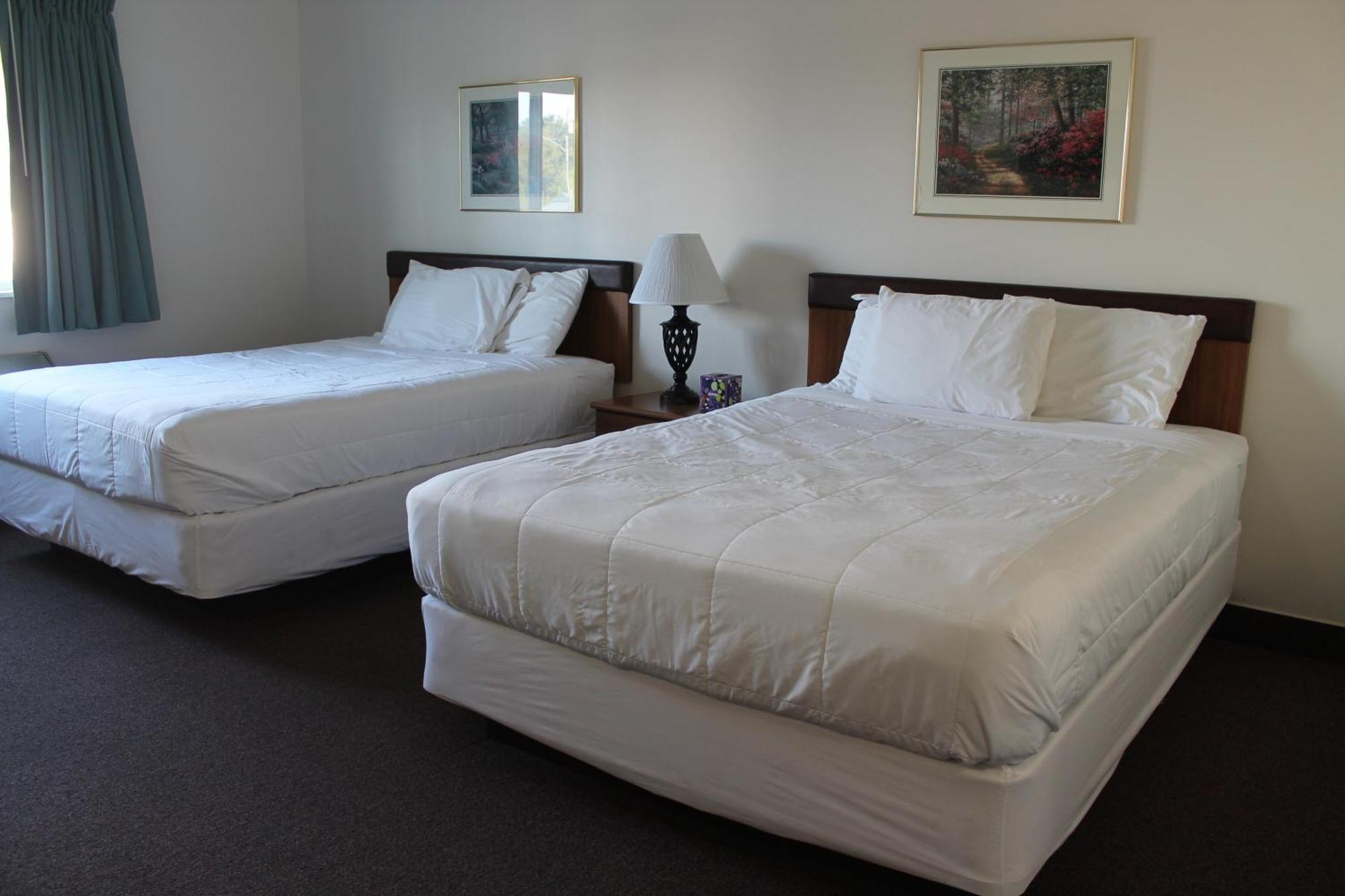 American Host Inn Hart エクステリア 写真